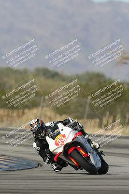 media/Dec-01-2025-Moto Forza (Mon) [[2daa91e15f]]/1-Advanced Group/Session 3 (Turn 3)/